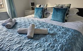 Snug - Meadhan Apartment